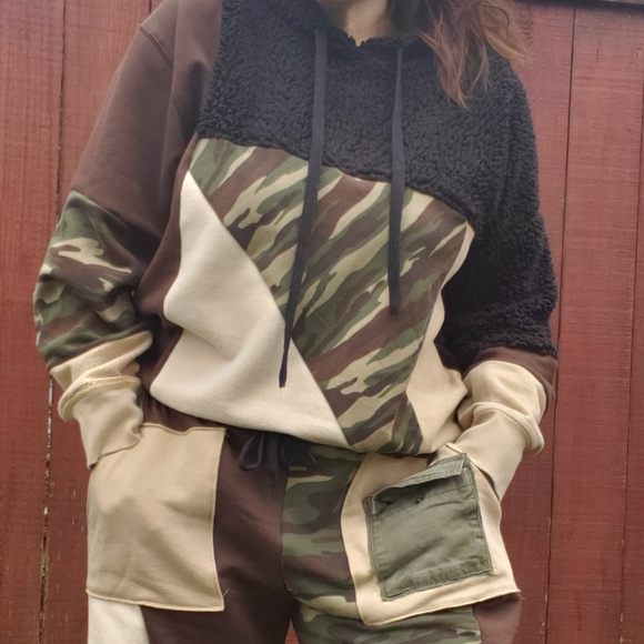 Handmade handcrafted unisex camouflage hooded sweatshirt - Picture 9 of 9